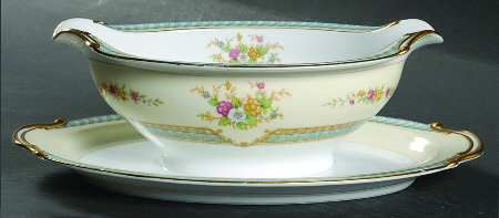 Lynrose Gravy Boat with Attached Underplate