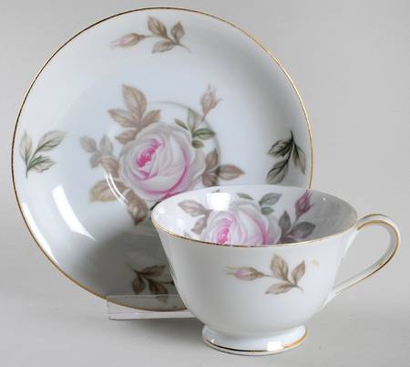 Lyric (519) Footed Cup & Saucer Set