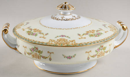 Magnolia Round Covered Vegetable