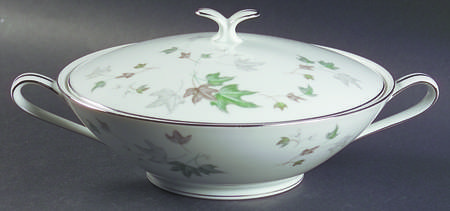 Maple Leaf Round Covered Vegetable
