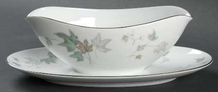 Maple Leaf Gravy Boat with Attached Underplate