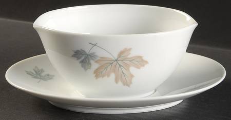 Maplewood Gravy Boat with Attached Underplate