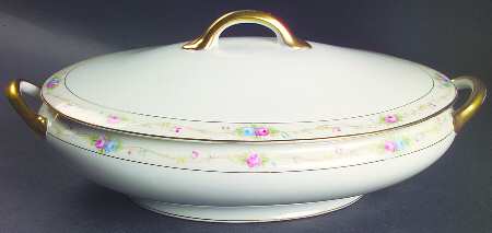 Marguerite Oval Covered Vegetable