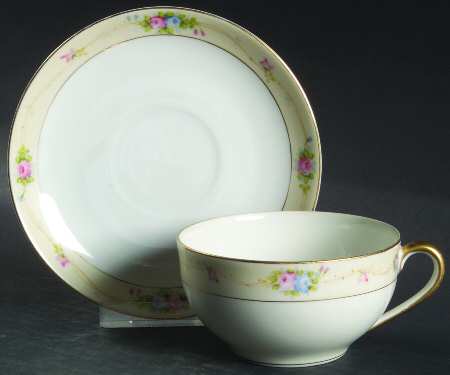 Marguerite Flat Cup & Saucer Set