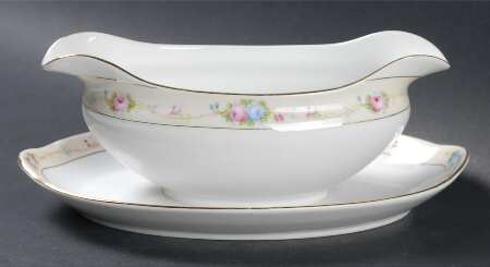 Marguerite Gravy Boat with Attached Underplate