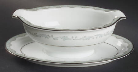 Margaret Gravy Boat with Attached Underplate