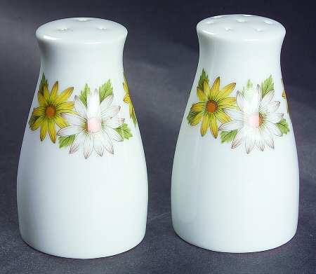Marguerite Salt & Pepper Set