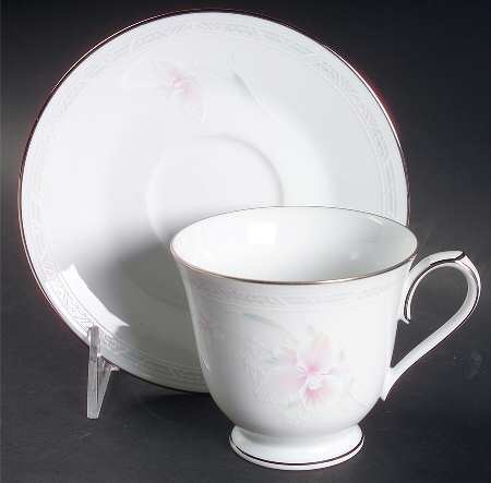 Mariel Footed Cup & Saucer Set