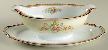Mariposa Gravy Boat with Attached Underplate