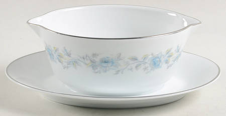 Mariposa Gravy Boat with Attached Underplate