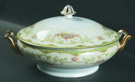 Marlene Green Round Covered Vegetable