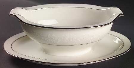 Marseille Gravy Boat with Attached Underplate