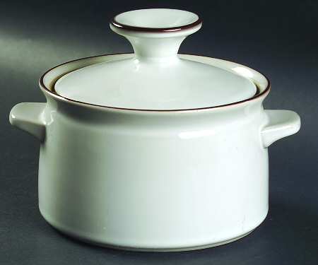 Marshmallow 1.5 Qt Round Covered Casserole