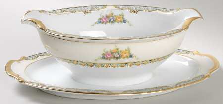 Martelle Gravy Boat with Attached Underplate