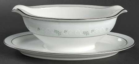 Martha Gravy Boat with Attached Underplate
