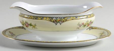 Matrix Gravy Boat with Attached Underplate
