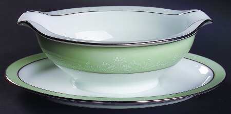 Maureen Gravy Boat with Attached Underplate