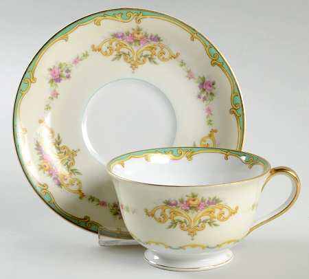 Maurice Footed Cup & Saucer Set