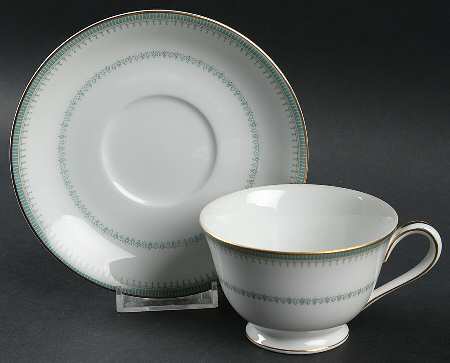 Maya Footed Cup & Saucer Set