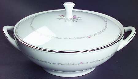 Mayfair (Platinum Trim) Round Covered Vegetable