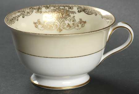 Mayfield Footed Cup