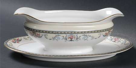 Mayville Gravy Boat with Attached Underplate