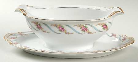 Maywood Gravy Boat with Attached Underplate