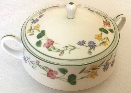 Meadowcrest Round Covered Vegetable