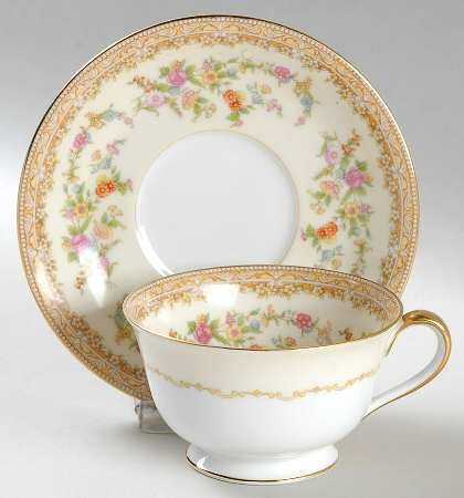 Medean Footed Cup & Saucer Set