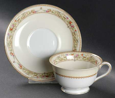 Medeci Footed Cup & Saucer Set