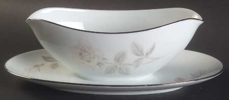 Melrose (Platinum Coupe) Gravy Boat with Attached Underplate