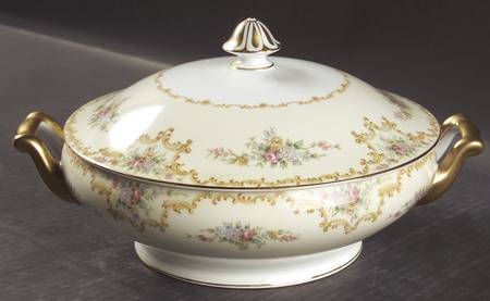 Melrose Round Covered Vegetable