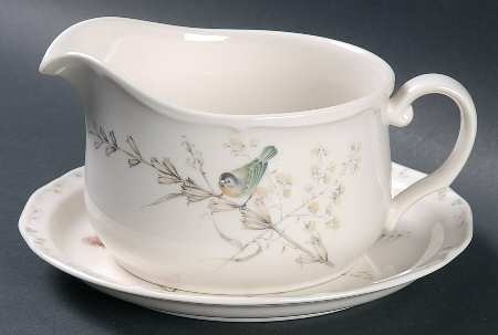 Memorabilia Rd Gravy Boat & Stand (Uses Bread & Butter Plate)