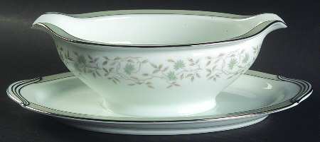 Meredith Gravy Boat with Attached Underplate