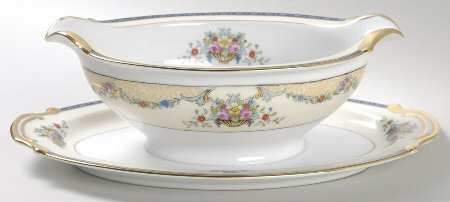 Mercedes Gravy Boat with Attached Underplate