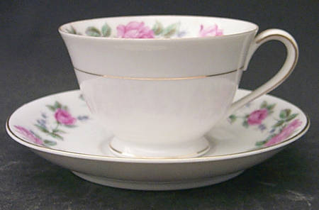 Merida Oversized Cup & Saucer Set