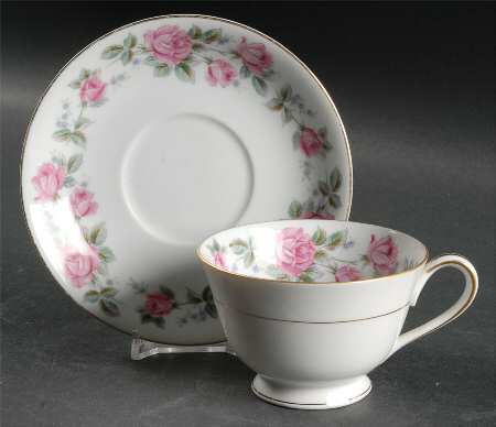 Merida Footed Cup & Saucer Set