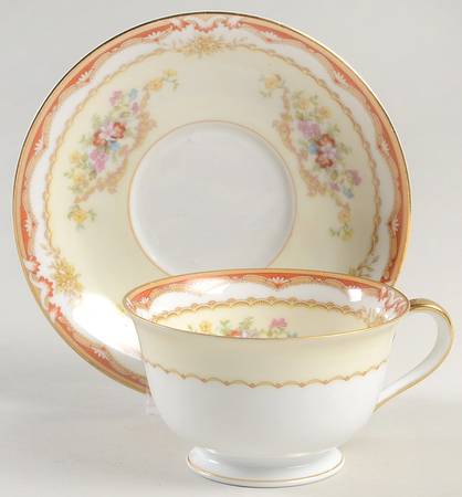 Merle Footed Cup & Saucer Set
