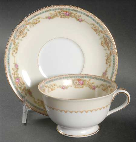 Messina Footed Cup & Saucer Set