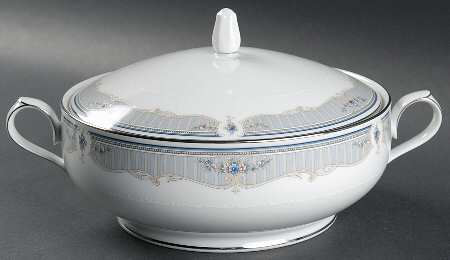 Metarie Round Covered Vegetable