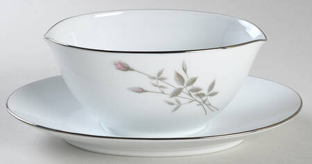 Mignon Gravy Boat with Attached Underplate