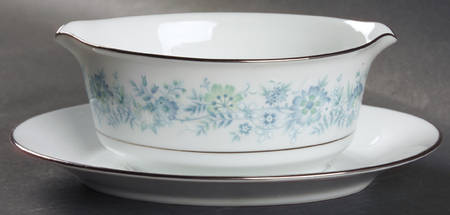 Gravy Boat with Attached Underplate