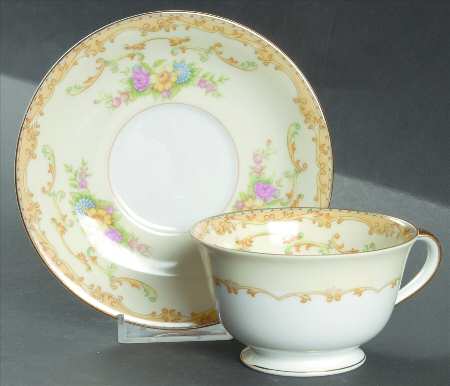 Mimi Footed Cup & Saucer Set