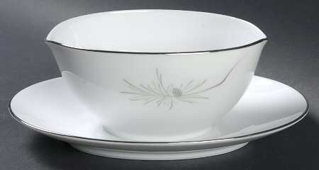 Mimi Gravy Boat with Attached Underplate
