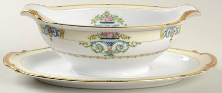 Minaret Gravy Boat with Attached Underplate