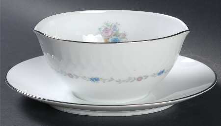 Minuet Gravy Boat with Attached Underplate