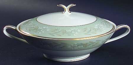 Moderne Round Covered Vegetable