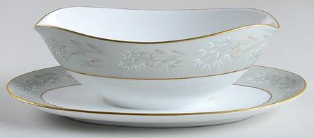 Moderne Gravy Boat with Attached Underplate