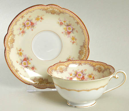 Moneda Footed Cup & Saucer Set