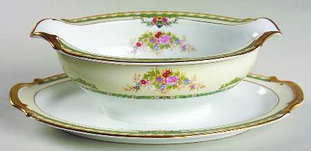 Monica Gravy Boat with Attached Underplate